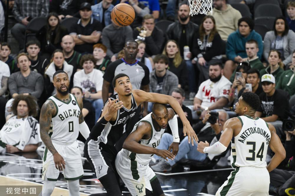 扛着球队前 扛着球队前